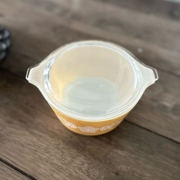 Pyrex Yellow Floral Casserole Dish butterfly gold with lid #473 1qt/1L - Picture 2 of 7